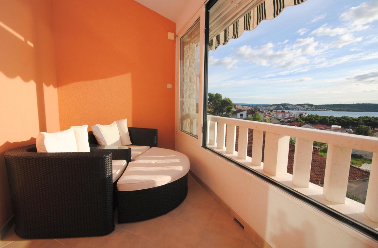 Seaview Luxury Apartment "Lucy" With Terrace & Vintage Summer Kitchen Trogir Exterior photo