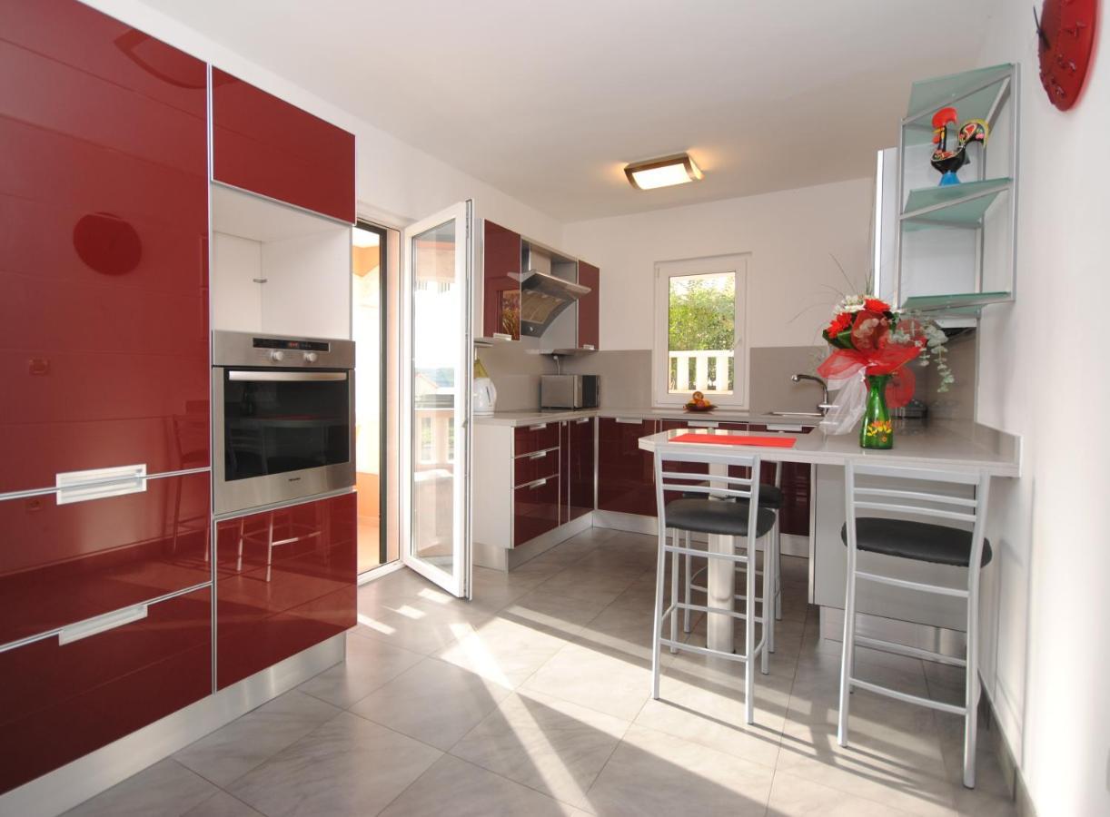Seaview Luxury Apartment "Lucy" With Terrace & Vintage Summer Kitchen Trogir Exterior photo